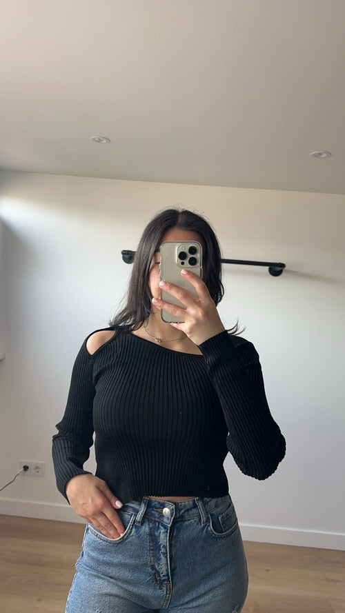 Sara top black